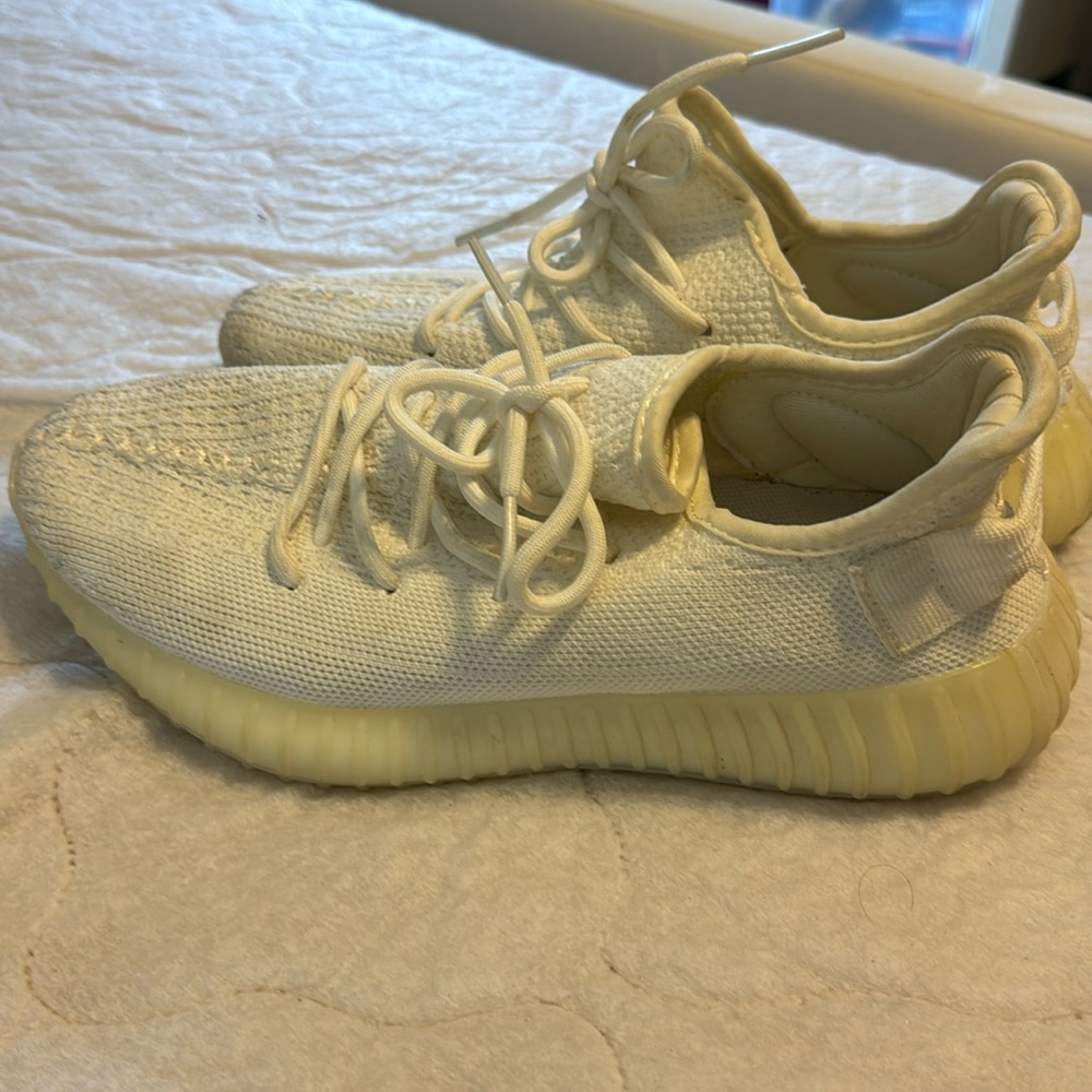 Yeezy adidas size 9